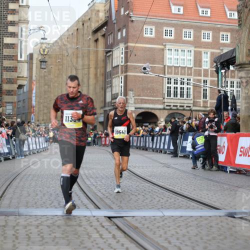 05.10.2025 - 20. swb-Marathon Bremen Yannick Fuchs http://msf.ph/oto/9247405 05.10.2025 10:43:22 Ziel 10474, 10541, 10979, 11304 meine-sportfotos.de