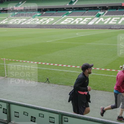 05.10.2025 - 20. swb-Marathon Bremen Michael Burmester http://msf.ph/oto/9247409 05.10.2025 10:38:36 Laufen im Stadion 7621, 8574, 9182, 9184, 9189, 9210, 9229, 9235, 9237, 9269, 9300, 9322, 9324, 9331, 9335, 9379, 9394, 9398, 9409, 9432, 9468, 9486, 9498, 9642, 9647, 9660, 9684, 9707, 9750, 9752, 9771, 9782, 9813, 9846, 9858, 9890, 9915, 9940, 9978, 10033, 10056, 10098, 10106, 10130, 10142, 10167, 10205, 10213, 10278, 10297, 10404, 10405, 10437, 10439, 10446, 10478, 10483, 10485, 10511, 10529, 10530, 10551, 10595, 10598, 10623, 10678, 10711, 10713, 10734, 10803, 10804, 10825, 10853 meine-sportfotos.de