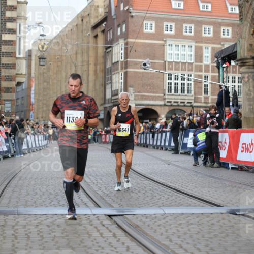 05.10.2025 - 20. swb-Marathon Bremen Yannick Fuchs http://msf.ph/oto/9247425 05.10.2025 10:43:22 Ziel 10474, 10541, 10979, 11304 meine-sportfotos.de