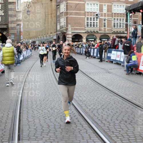 05.10.2025 - 20. swb-Marathon Bremen Yannick Fuchs http://msf.ph/oto/9247439 05.10.2025 10:52:33 Ziel 9172, 9584, 9987, 10241, 10507, 10608, 10719, 11528, 11665 meine-sportfotos.de