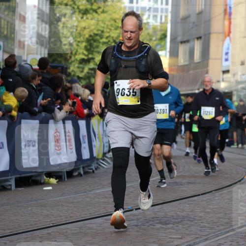 05.10.2025 - 20. swb-Marathon Bremen Strokosch-Dieckow http://msf.ph/oto/9247451 05.10.2025 10:59:22 Ziel 9183, 9635, 10391, 10407, 11006, 11007, 11728 meine-sportfotos.de