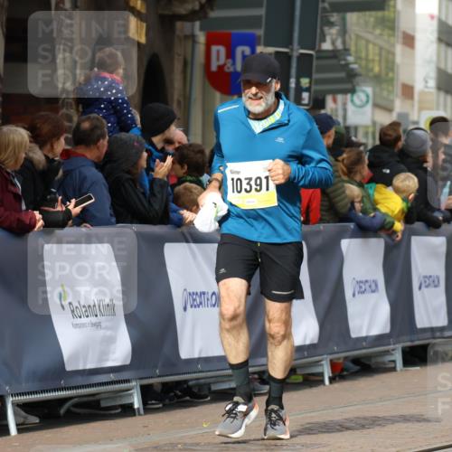 05.10.2025 - 20. swb-Marathon Bremen Strokosch-Dieckow http://msf.ph/oto/9247492 05.10.2025 10:59:26 Ziel 9635, 9737, 10391, 10809, 11251, 11657, 11728 meine-sportfotos.de