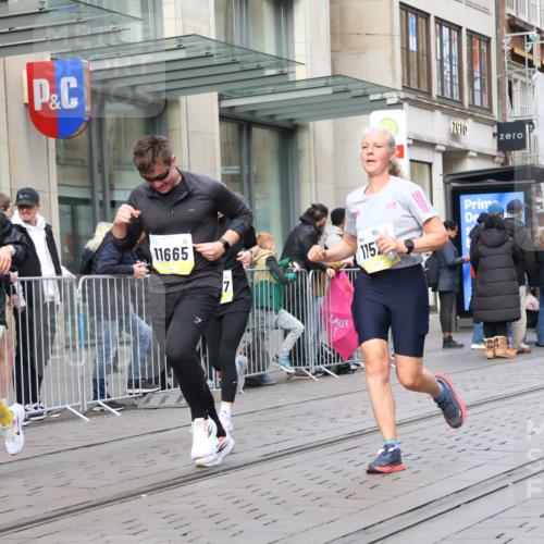05.10.2025 - 20. swb-Marathon Bremen Strokosch-Dieckow http://msf.ph/oto/9247495 05.10.2025 10:52:07 Ziel 8888, 9172, 9209, 9439, 9584, 9903, 9955, 9987, 10038, 10241, 10327, 10388, 10507, 10548, 10608, 10719, 10900, 10927, 10942, 11128, 11283, 11387, 11413, 11458, 11491, 11528, 11665, 8888, 9172, 9209, 9439, 9584, 9903, 9955, 9987, 10038, 10241, 10327, 10388, 10507, 10548, 10608, 10719, 10900, 10927, 10942, 11128, 11283, 11387, 11413, 11458, 11491, 11528, 11665 meine-sportfotos.de