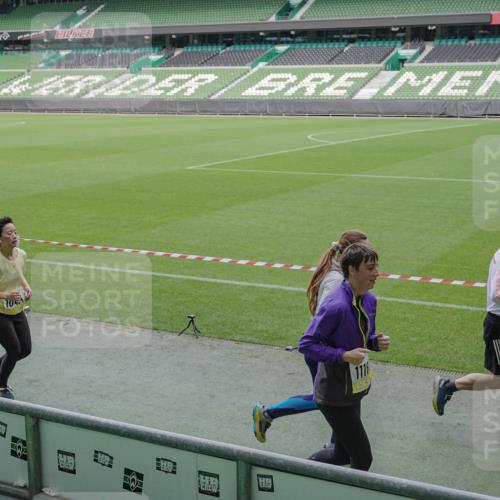 05.10.2025 - 20. swb-Marathon Bremen Michael Burmester http://msf.ph/oto/9247513 05.10.2025 10:38:42 Laufen im Stadion 7788, 8123, 8574, 9182, 9184, 9189, 9210, 9229, 9235, 9269, 9300, 9322, 9324, 9331, 9335, 9379, 9394, 9398, 9409, 9432, 9468, 9498, 9647, 9660, 9684, 9707, 9750, 9752, 9771, 9782, 9813, 9846, 9858, 9890, 9915, 9927, 9940, 9978, 10033, 10106, 10130, 10142, 10167, 10205, 10213, 10278, 10297, 10404, 10405, 10437, 10439, 10446, 10478, 10483, 10485, 10511, 10529, 10530, 10551, 10595, 10598, 10623, 10678, 10711, 10734, 10803, 10804, 10825, 10853, 9486, 10056, 10098 meine-sportfotos.de