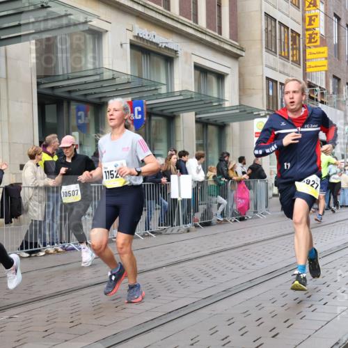 05.10.2025 - 20. swb-Marathon Bremen Strokosch-Dieckow http://msf.ph/oto/9247549 05.10.2025 10:52:08 Ziel 8888, 9172, 9209, 9439, 9584, 9903, 9955, 9987, 10241, 10327, 10388, 10507, 10548, 10608, 10719, 10900, 10927, 11128, 11283, 11387, 11413, 11458, 11491, 11528, 11665, 8888, 9172, 9209, 9439, 9584, 9903, 9955, 9987, 10241, 10327, 10388, 10507, 10548, 10608, 10719, 10900, 10927, 11128, 11283, 11387, 11413, 11458, 11491, 11528, 11665 meine-sportfotos.de