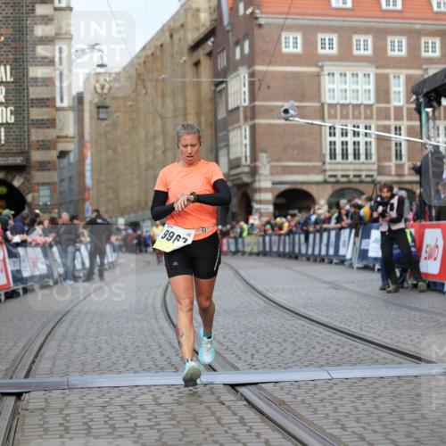 05.10.2025 - 20. swb-Marathon Bremen Yannick Fuchs http://msf.ph/oto/9247561 05.10.2025 10:43:30 Ziel 9967 meine-sportfotos.de