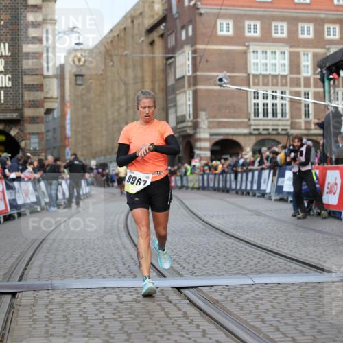 05.10.2025 - 20. swb-Marathon Bremen Yannick Fuchs http://msf.ph/oto/9247572 05.10.2025 10:43:30 Ziel 9967 meine-sportfotos.de