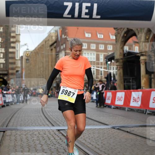 05.10.2025 - 20. swb-Marathon Bremen Yannick Fuchs http://msf.ph/oto/9247580 05.10.2025 10:43:31 Ziel 9967 meine-sportfotos.de