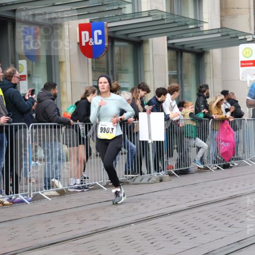 05.10.2025 - 20. swb-Marathon Bremen Strokosch-Dieckow http://msf.ph/oto/9247638 05.10.2025 10:52:12 Ziel 8888, 9172, 9209, 9439, 9517, 9584, 9903, 9987, 10241, 10327, 10388, 10507, 10548, 10608, 10719, 10833, 11283, 11387, 11413, 11528, 11587, 11665, 8888, 9172, 9209, 9439, 9517, 9584, 9903, 9987, 10241, 10327, 10388, 10507, 10548, 10608, 10719, 10833, 11283, 11387, 11413, 11528, 11587, 11665 meine-sportfotos.de