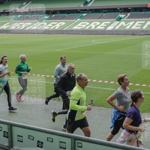 05.10.2025 - 20. swb-Marathon Bremen Michael Burmester http://msf.ph/oto/9247692 05.10.2025 10:38:48 Laufen im Stadion 7788, 8123, 8574, 9182, 9184, 9229, 9235, 9269, 9300, 9322, 9324, 9331, 9335, 9379, 9394, 9398, 9409, 9432, 9498, 9647, 9660, 9684, 9707, 9750, 9752, 9771, 9782, 9846, 9890, 9915, 9927, 9940, 9978, 9998, 10033, 10106, 10130, 10142, 10167, 10205, 10213, 10255, 10278, 10297, 10404, 10405, 10437, 10439, 10446, 10478, 10483, 10498, 10511, 10529, 10530, 10551, 10595, 10598, 10623, 10678, 10734, 10803, 10804, 10825, 10853, 9189, 9210, 9468, 9486, 9813, 9858, 10056, 10098 meine-sportfotos.de