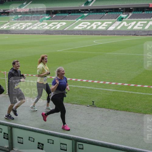 05.10.2025 - 20. swb-Marathon Bremen Michael Burmester http://msf.ph/oto/9247803 05.10.2025 10:38:51 Laufen im Stadion 7788, 8123, 8574, 9182, 9184, 9229, 9235, 9269, 9300, 9322, 9324, 9331, 9335, 9379, 9394, 9398, 9409, 9432, 9498, 9628, 9647, 9660, 9684, 9707, 9750, 9752, 9771, 9782, 9846, 9850, 9890, 9915, 9927, 9940, 9978, 9998, 10033, 10106, 10142, 10167, 10205, 10213, 10255, 10258, 10297, 10404, 10405, 10439, 10446, 10478, 10483, 10498, 10511, 10529, 10530, 10551, 10557, 10623, 10678, 10734, 10803, 10804, 10825, 10853, 9189, 9210, 9468, 9486, 9813, 9858, 10033, 10056, 10098 meine-sportfotos.de