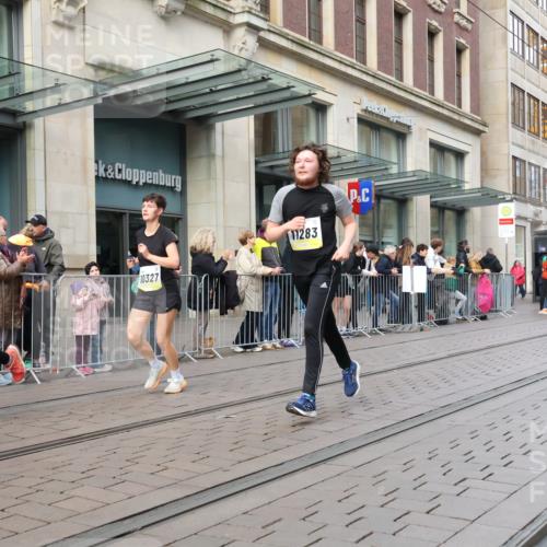 05.10.2025 - 20. swb-Marathon Bremen Strokosch-Dieckow http://msf.ph/oto/9247841 05.10.2025 10:52:18 Ziel 8888, 9172, 9209, 9214, 9284, 9439, 9501, 9517, 9581, 9830, 9903, 10241, 10308, 10309, 10327, 10388, 10514, 10548, 10608, 10833, 10997, 11012, 11283, 11382, 11387, 11413, 11417, 11528, 11587, 8888, 9172, 9209, 9214, 9284, 9439, 9501, 9517, 9581, 9830, 9903, 10241, 10308, 10309, 10327, 10388, 10514, 10548, 10608, 10833, 10997, 11012, 11283, 11382, 11387, 11413, 11417, 11528, 11587 meine-sportfotos.de