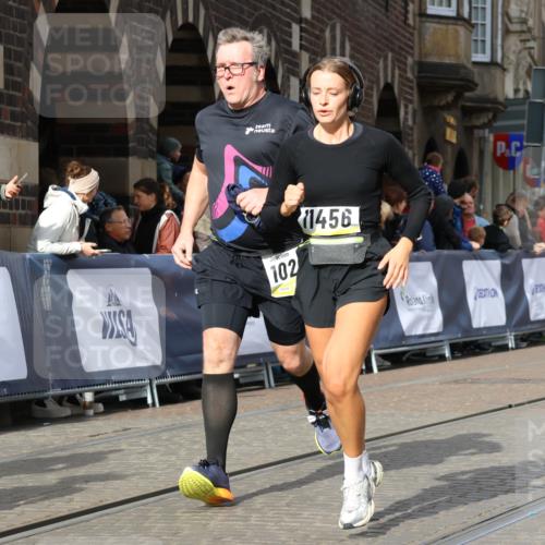 05.10.2025 - 20. swb-Marathon Bremen Strokosch-Dieckow http://msf.ph/oto/9247856 05.10.2025 10:59:38 Ziel 9473, 9609, 9991, 10209, 10420, 10760, 11267, 11456, 11720 meine-sportfotos.de