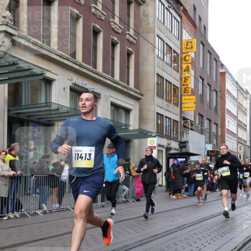 05.10.2025 - 20. swb-Marathon Bremen Strokosch-Dieckow http://msf.ph/oto/9247870 05.10.2025 10:52:25 Ziel 8888, 9209, 9214, 9284, 9439, 9501, 9517, 9581, 9830, 9903, 9985, 10308, 10309, 10388, 10514, 10548, 10833, 10955, 10997, 11012, 11283, 11382, 11413, 11417, 11587, 8888, 9209, 9214, 9284, 9439, 9501, 9517, 9581, 9830, 9903, 9985, 10308, 10309, 10388, 10514, 10548, 10833, 10955, 10997, 11012, 11283, 11382, 11413, 11417, 11587 meine-sportfotos.de
