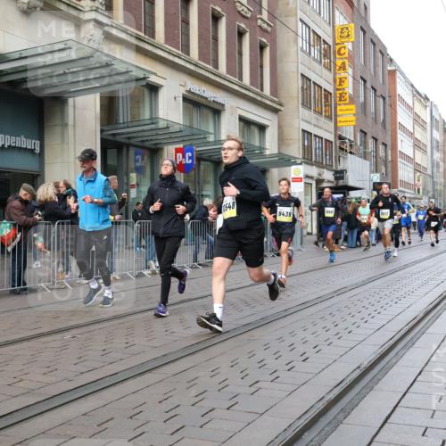 05.10.2025 - 20. swb-Marathon Bremen Strokosch-Dieckow http://msf.ph/oto/9247908 05.10.2025 10:52:27 Ziel 9187, 9209, 9214, 9284, 9439, 9501, 9517, 9581, 9830, 9918, 9985, 10308, 10309, 10514, 10548, 10779, 10833, 10955, 10997, 11012, 11382, 11417, 11587, 11722, 9187, 9209, 9214, 9284, 9439, 9501, 9517, 9581, 9830, 9918, 9985, 10308, 10309, 10514, 10548, 10779, 10833, 10955, 10997, 11012, 11382, 11417, 11587, 11722 meine-sportfotos.de