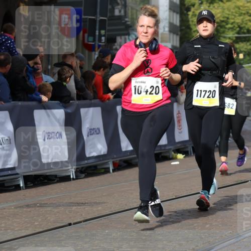 05.10.2025 - 20. swb-Marathon Bremen Strokosch-Dieckow http://msf.ph/oto/9247910 05.10.2025 10:59:41 Ziel 9473, 9991, 10420, 11267, 11456, 11582, 11720 meine-sportfotos.de