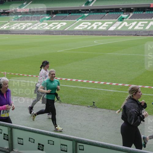 05.10.2025 - 20. swb-Marathon Bremen Michael Burmester http://msf.ph/oto/9247914 05.10.2025 10:38:53 Laufen im Stadion 7199, 7788, 8123, 8574, 9182, 9184, 9229, 9235, 9269, 9300, 9322, 9324, 9331, 9335, 9379, 9394, 9398, 9409, 9432, 9498, 9628, 9647, 9660, 9684, 9707, 9750, 9752, 9765, 9771, 9782, 9846, 9850, 9890, 9915, 9927, 9940, 9978, 9998, 10106, 10142, 10167, 10205, 10213, 10255, 10258, 10297, 10404, 10405, 10439, 10446, 10478, 10483, 10498, 10511, 10529, 10530, 10551, 10557, 10623, 10678, 10734, 10803, 10804, 10825, 10853, 9189, 9210, 9468, 9486, 9813, 9858, 10033, 10056, 10098 meine-sportfotos.de