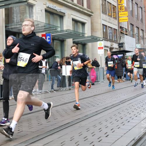 05.10.2025 - 20. swb-Marathon Bremen Strokosch-Dieckow http://msf.ph/oto/9247926 05.10.2025 10:52:27 Ziel 9187, 9209, 9214, 9284, 9439, 9501, 9517, 9581, 9830, 9918, 9985, 10308, 10309, 10514, 10548, 10779, 10833, 10955, 10997, 11012, 11382, 11417, 11587, 11722, 9187, 9209, 9214, 9284, 9439, 9501, 9517, 9581, 9830, 9918, 9985, 10308, 10309, 10514, 10548, 10779, 10833, 10955, 10997, 11012, 11382, 11417, 11587, 11722 meine-sportfotos.de