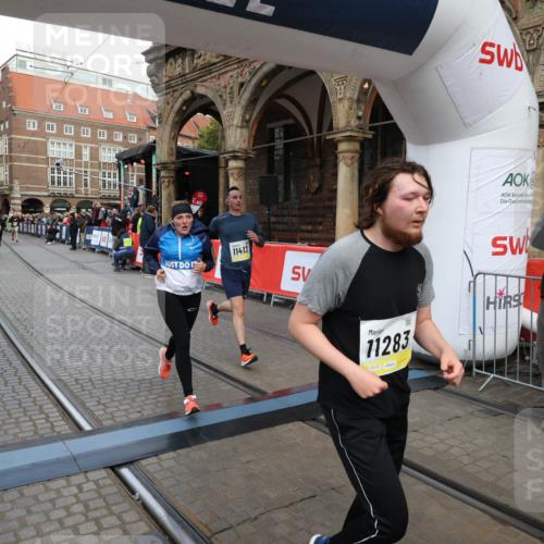 05.10.2025 - 20. swb-Marathon Bremen Yannick Fuchs http://msf.ph/oto/9247958 05.10.2025 10:52:40 Ziel 8888, 9439, 9903, 10241, 10327, 10388, 10608, 11283, 11387, 11413 meine-sportfotos.de