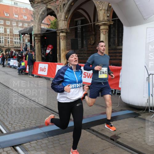 05.10.2025 - 20. swb-Marathon Bremen Yannick Fuchs http://msf.ph/oto/9248000 05.10.2025 10:52:41 Ziel 8888, 9439, 9903, 10241, 10327, 10388, 10548, 10608, 11283, 11387, 11413 meine-sportfotos.de