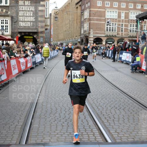 05.10.2025 - 20. swb-Marathon Bremen Yannick Fuchs http://msf.ph/oto/9248023 05.10.2025 10:52:42 Ziel 8888, 9439, 9903, 10327, 10388, 10548, 10608, 11283, 11387, 11413 meine-sportfotos.de