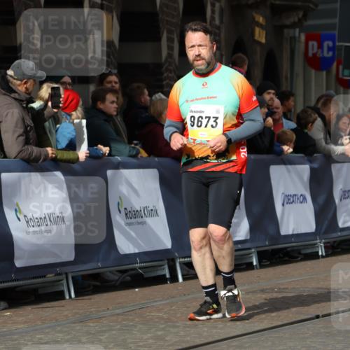 05.10.2025 - 20. swb-Marathon Bremen Strokosch-Dieckow http://msf.ph/oto/9248047 05.10.2025 10:59:48 Ziel 9378, 9473, 9673, 11582 meine-sportfotos.de