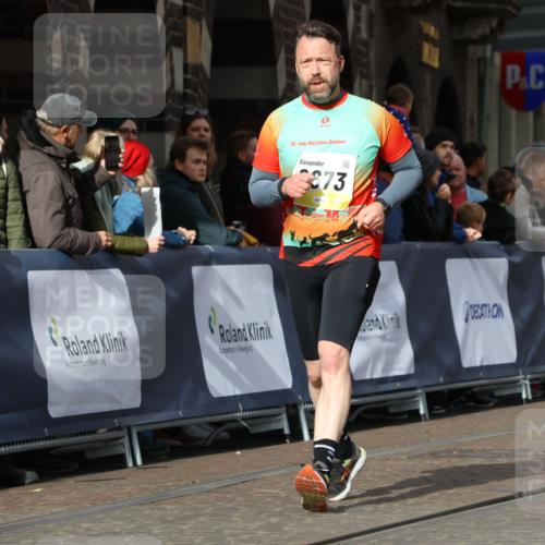 05.10.2025 - 20. swb-Marathon Bremen Strokosch-Dieckow http://msf.ph/oto/9248084 05.10.2025 10:59:48 Ziel 9378, 9473, 9673, 11582 meine-sportfotos.de