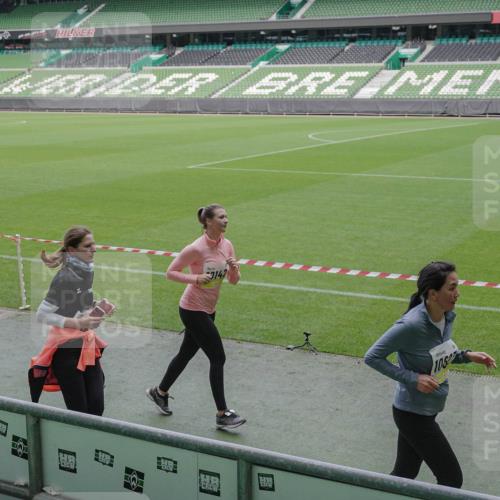 05.10.2025 - 20. swb-Marathon Bremen Michael Burmester http://msf.ph/oto/9248093 05.10.2025 10:39:00 Laufen im Stadion 7199, 7788, 8123, 9182, 9184, 9229, 9235, 9269, 9300, 9322, 9324, 9331, 9335, 9379, 9394, 9398, 9409, 9610, 9628, 9660, 9668, 9707, 9750, 9752, 9765, 9771, 9782, 9850, 9890, 9915, 9927, 9940, 9978, 9998, 10106, 10142, 10205, 10213, 10255, 10258, 10297, 10371, 10404, 10405, 10439, 10446, 10478, 10483, 10498, 10511, 10529, 10551, 10557, 10623, 10734, 10803, 10853, 9189, 9210, 9468, 9486, 9813, 9858, 10033 meine-sportfotos.de