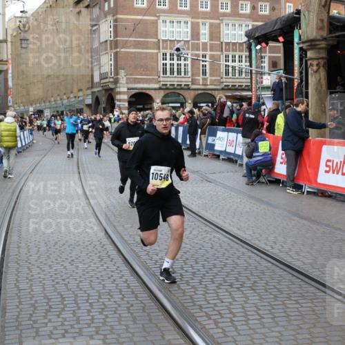 05.10.2025 - 20. swb-Marathon Bremen Yannick Fuchs http://msf.ph/oto/9248111 05.10.2025 10:52:44 Ziel 8888, 9209, 9439, 9903, 10327, 10388, 10548, 11283, 11387, 11413 meine-sportfotos.de