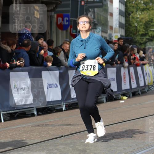 05.10.2025 - 20. swb-Marathon Bremen Strokosch-Dieckow http://msf.ph/oto/9248112 05.10.2025 10:59:49 Ziel 9378, 9473, 9612, 9673, 11582 meine-sportfotos.de