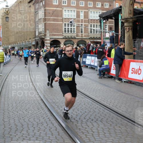 05.10.2025 - 20. swb-Marathon Bremen Yannick Fuchs http://msf.ph/oto/9248131 05.10.2025 10:52:44 Ziel 8888, 9209, 9439, 9903, 10327, 10388, 10548, 11283, 11387, 11413 meine-sportfotos.de