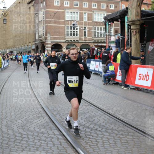 05.10.2025 - 20. swb-Marathon Bremen Yannick Fuchs http://msf.ph/oto/9248139 05.10.2025 10:52:44 Ziel 8888, 9209, 9439, 9903, 10327, 10388, 10548, 11283, 11387, 11413 meine-sportfotos.de