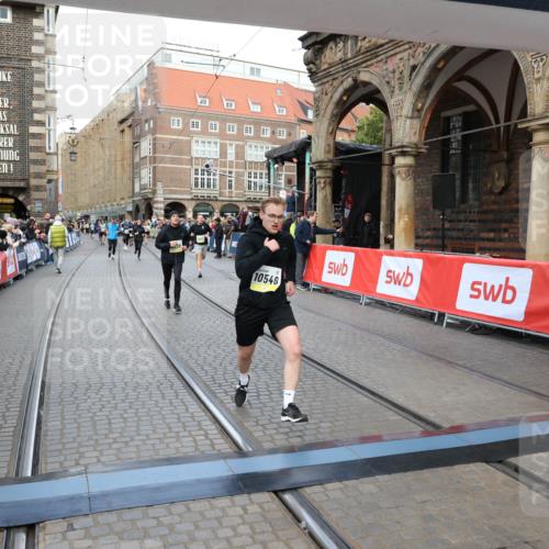 05.10.2025 - 20. swb-Marathon Bremen Yannick Fuchs http://msf.ph/oto/9248175 05.10.2025 10:52:44 Ziel 8888, 9209, 9439, 9903, 10327, 10388, 10548, 11283, 11387, 11413 meine-sportfotos.de