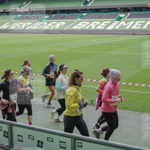 05.10.2025 - 20. swb-Marathon Bremen Michael Burmester http://msf.ph/oto/9248179 05.10.2025 10:39:01 Laufen im Stadion 7199, 7788, 8123, 9182, 9184, 9229, 9235, 9269, 9300, 9322, 9324, 9331, 9335, 9379, 9394, 9398, 9409, 9515, 9610, 9628, 9660, 9668, 9707, 9750, 9752, 9765, 9771, 9782, 9850, 9890, 9915, 9927, 9940, 9944, 9978, 9998, 10106, 10142, 10205, 10213, 10255, 10258, 10297, 10371, 10404, 10405, 10439, 10446, 10478, 10483, 10498, 10511, 10529, 10551, 10557, 10623, 10734, 10853, 9189, 9210, 9468, 9486, 9813, 9858, 10033 meine-sportfotos.de