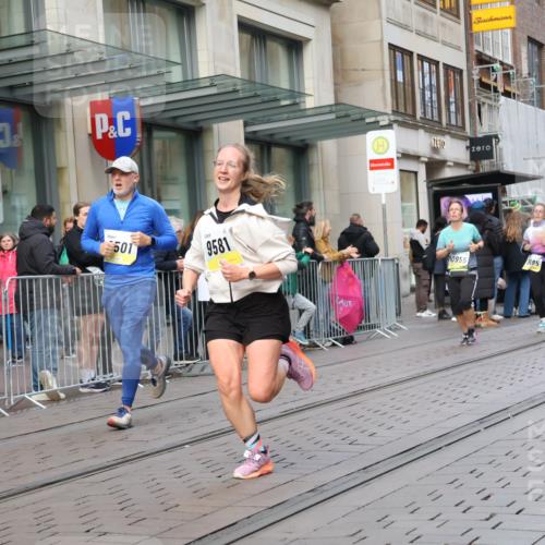 05.10.2025 - 20. swb-Marathon Bremen Strokosch-Dieckow http://msf.ph/oto/9248181 05.10.2025 10:52:35 Ziel 9187, 9214, 9284, 9501, 9581, 9650, 9830, 9918, 9985, 10064, 10128, 10308, 10309, 10514, 10539, 10779, 10833, 10955, 10997, 11012, 11259, 11300, 11382, 11398, 11411, 11417, 11450, 11587, 11722, 9187, 9214, 9284, 9501, 9581, 9650, 9830, 9918, 9985, 10064, 10128, 10308, 10309, 10514, 10539, 10779, 10833, 10955, 10997, 11012, 11382, 11398, 11417, 11450, 11587, 11722 meine-sportfotos.de