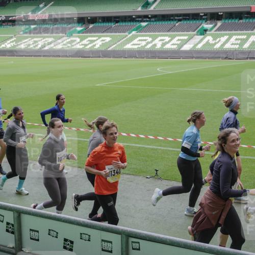 05.10.2025 - 20. swb-Marathon Bremen Michael Burmester http://msf.ph/oto/9248245 05.10.2025 10:39:03 Laufen im Stadion 7199, 7654, 7788, 8123, 9182, 9184, 9224, 9225, 9229, 9235, 9269, 9300, 9322, 9324, 9331, 9335, 9379, 9394, 9398, 9409, 9515, 9610, 9628, 9660, 9668, 9750, 9752, 9765, 9771, 9782, 9850, 9890, 9908, 9915, 9927, 9940, 9944, 9978, 9998, 10018, 10021, 10106, 10142, 10205, 10213, 10255, 10258, 10297, 10371, 10404, 10405, 10439, 10446, 10478, 10483, 10498, 10511, 10529, 10551, 10557, 10623, 10734, 10853, 9189, 9210, 9468, 9813, 9858, 10033 meine-sportfotos.de