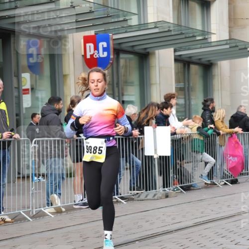 05.10.2025 - 20. swb-Marathon Bremen Strokosch-Dieckow http://msf.ph/oto/9248274 05.10.2025 10:52:39 Ziel 9187, 9214, 9284, 9449, 9501, 9581, 9650, 9703, 9830, 9918, 9985, 10064, 10128, 10242, 10308, 10309, 10349, 10466, 10514, 10539, 10779, 10955, 10997, 11012, 11259, 11300, 11382, 11398, 11411, 11417, 11450, 11722, 9187, 9214, 9284, 9449, 9501, 9581, 9650, 9703, 9830, 9918, 9985, 10064, 10128, 10242, 10308, 10309, 10349, 10466, 10514, 10539, 10779, 10955, 10997, 11012, 11382, 11398, 11417, 11450, 11722 meine-sportfotos.de