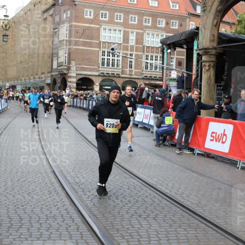 05.10.2025 - 20. swb-Marathon Bremen Yannick Fuchs http://msf.ph/oto/9248285 05.10.2025 10:52:45 Ziel 8888, 9209, 9439, 9517, 9903, 10388, 10548, 11283, 11387, 11413 meine-sportfotos.de