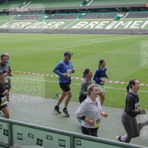 05.10.2025 - 20. swb-Marathon Bremen Michael Burmester http://msf.ph/oto/9248294 05.10.2025 10:39:04 Laufen im Stadion 7199, 7654, 7788, 8123, 9182, 9184, 9224, 9225, 9229, 9235, 9269, 9300, 9322, 9324, 9331, 9335, 9379, 9394, 9398, 9409, 9515, 9610, 9628, 9660, 9668, 9750, 9752, 9765, 9771, 9782, 9850, 9890, 9908, 9915, 9927, 9940, 9944, 9978, 9998, 10018, 10021, 10106, 10142, 10205, 10213, 10255, 10258, 10297, 10371, 10404, 10405, 10439, 10446, 10478, 10483, 10498, 10511, 10529, 10551, 10557, 10623, 10734, 10853, 9189, 9210, 9468, 9813, 9858, 10033 meine-sportfotos.de