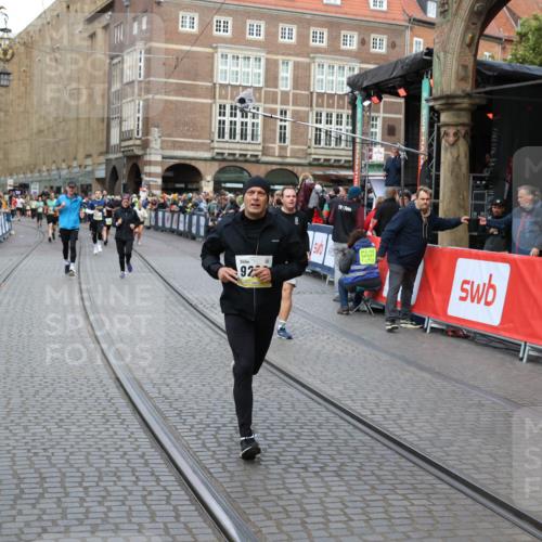 05.10.2025 - 20. swb-Marathon Bremen Yannick Fuchs http://msf.ph/oto/9248312 05.10.2025 10:52:46 Ziel 8888, 9209, 9439, 9517, 9903, 10388, 10548, 11283, 11413 meine-sportfotos.de