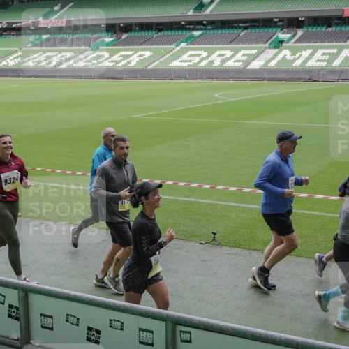 05.10.2025 - 20. swb-Marathon Bremen Michael Burmester http://msf.ph/oto/9248316 05.10.2025 10:39:04 Laufen im Stadion 7199, 7654, 7788, 8123, 9182, 9184, 9224, 9225, 9229, 9235, 9269, 9300, 9322, 9324, 9331, 9335, 9379, 9394, 9398, 9409, 9515, 9610, 9628, 9660, 9668, 9750, 9752, 9765, 9771, 9782, 9850, 9890, 9908, 9915, 9927, 9940, 9944, 9978, 9998, 10018, 10021, 10106, 10142, 10205, 10213, 10255, 10258, 10297, 10371, 10404, 10405, 10439, 10446, 10478, 10483, 10498, 10511, 10529, 10551, 10557, 10623, 10734, 10853, 9189, 9210, 9468, 9813, 9858, 10033 meine-sportfotos.de