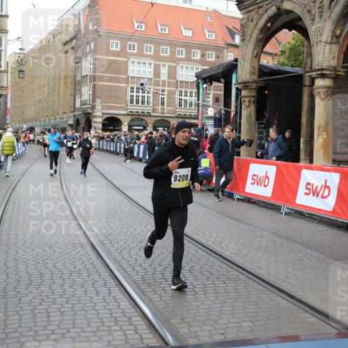 05.10.2025 - 20. swb-Marathon Bremen Yannick Fuchs http://msf.ph/oto/9248319 05.10.2025 10:52:46 Ziel 8888, 9209, 9439, 9517, 9903, 10388, 10548, 11283, 11413 meine-sportfotos.de
