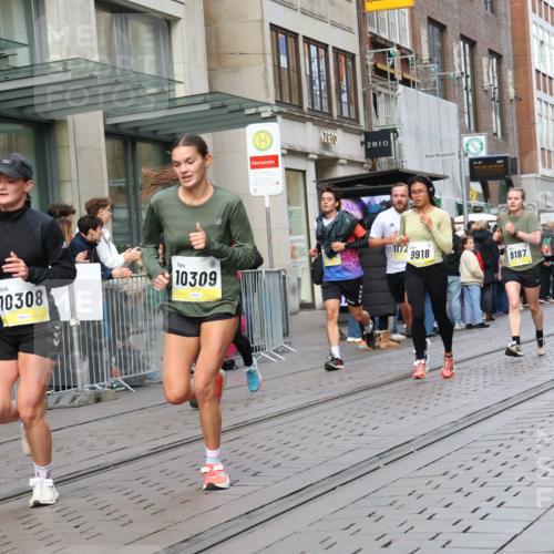 05.10.2025 - 20. swb-Marathon Bremen Strokosch-Dieckow http://msf.ph/oto/9248323 05.10.2025 10:52:41 Ziel 9187, 9214, 9284, 9449, 9501, 9650, 9703, 9830, 9834, 9918, 9985, 10064, 10128, 10242, 10308, 10309, 10349, 10460, 10466, 10514, 10539, 10779, 10955, 10958, 10997, 11259, 11300, 11377, 11398, 11411, 11450, 11512, 11722, 9187, 9214, 9284, 9449, 9501, 9650, 9703, 9830, 9834, 9918, 9985, 10064, 10128, 10242, 10308, 10309, 10349, 10460, 10466, 10514, 10539, 10779, 10955, 10958, 10997, 11398, 11450, 11722 meine-sportfotos.de