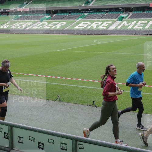 05.10.2025 - 20. swb-Marathon Bremen Michael Burmester http://msf.ph/oto/9248354 05.10.2025 10:39:05 Laufen im Stadion 7199, 7654, 7788, 8123, 9182, 9184, 9224, 9225, 9229, 9235, 9269, 9300, 9322, 9324, 9331, 9335, 9379, 9394, 9398, 9409, 9515, 9610, 9628, 9660, 9668, 9713, 9752, 9765, 9771, 9782, 9850, 9890, 9908, 9915, 9927, 9940, 9944, 9978, 9998, 10018, 10021, 10106, 10142, 10205, 10213, 10238, 10255, 10258, 10297, 10371, 10404, 10405, 10439, 10446, 10478, 10483, 10498, 10511, 10529, 10551, 10557, 10623, 10734, 10853, 9189, 9210, 9468, 9813, 9858, 10033 meine-sportfotos.de