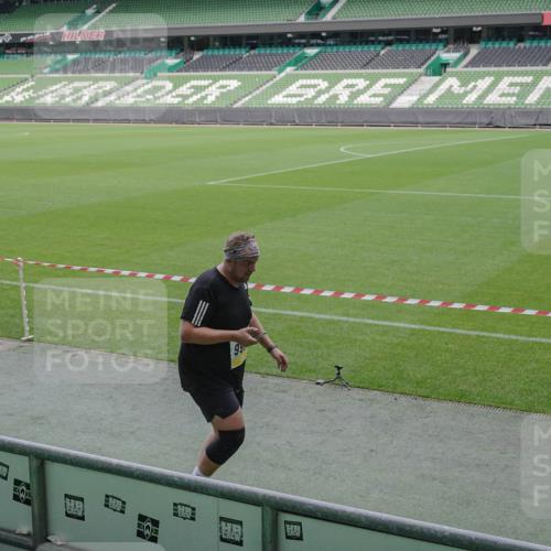 05.10.2025 - 20. swb-Marathon Bremen Michael Burmester http://msf.ph/oto/9248376 05.10.2025 10:39:06 Laufen im Stadion 7199, 7654, 7788, 8123, 9182, 9184, 9224, 9225, 9229, 9235, 9269, 9300, 9322, 9324, 9325, 9331, 9335, 9379, 9394, 9398, 9409, 9515, 9610, 9628, 9660, 9668, 9713, 9752, 9765, 9771, 9782, 9850, 9890, 9908, 9915, 9927, 9940, 9944, 9978, 9998, 10018, 10021, 10106, 10142, 10205, 10213, 10238, 10255, 10258, 10289, 10297, 10371, 10404, 10405, 10439, 10446, 10478, 10483, 10498, 10511, 10529, 10551, 10557, 10623, 10734, 10853, 9210, 9813, 10033 meine-sportfotos.de