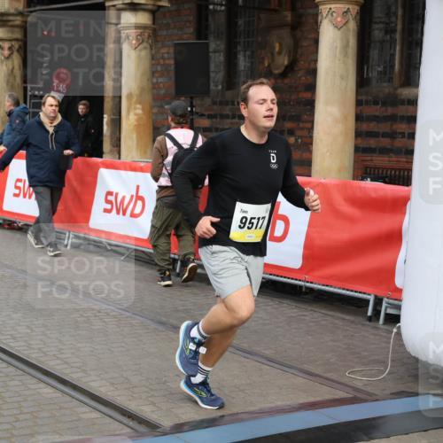 05.10.2025 - 20. swb-Marathon Bremen Yannick Fuchs http://msf.ph/oto/9248380 05.10.2025 10:52:48 Ziel 9209, 9439, 9517, 10548, 10833, 11587 meine-sportfotos.de