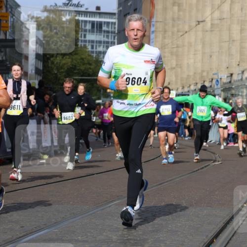 05.10.2025 - 20. swb-Marathon Bremen Strokosch-Dieckow http://msf.ph/oto/9248394 05.10.2025 11:00:03 Ziel 7621, 9005, 9381, 9603, 9604, 9611, 9666, 10138, 10290, 10291, 10311, 10489, 10572, 11026, 11125, 11266, 11600, 11639 meine-sportfotos.de