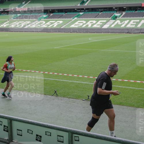 05.10.2025 - 20. swb-Marathon Bremen Michael Burmester http://msf.ph/oto/9248399 05.10.2025 10:39:07 Laufen im Stadion 7199, 7654, 7788, 8123, 9182, 9184, 9224, 9225, 9229, 9235, 9269, 9300, 9322, 9324, 9325, 9331, 9335, 9379, 9394, 9398, 9409, 9515, 9610, 9628, 9644, 9660, 9668, 9713, 9752, 9765, 9771, 9782, 9850, 9890, 9908, 9915, 9927, 9940, 9944, 9978, 9998, 10018, 10021, 10106, 10142, 10205, 10213, 10238, 10255, 10258, 10289, 10297, 10371, 10404, 10405, 10439, 10446, 10478, 10483, 10498, 10511, 10529, 10551, 10557, 10623, 10734, 10853, 9210, 10033 meine-sportfotos.de