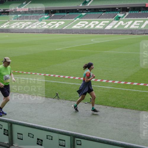 05.10.2025 - 20. swb-Marathon Bremen Michael Burmester http://msf.ph/oto/9248420 05.10.2025 10:39:08 Laufen im Stadion 7199, 7654, 7788, 8123, 9182, 9184, 9224, 9225, 9229, 9235, 9269, 9300, 9322, 9324, 9325, 9331, 9335, 9379, 9394, 9398, 9409, 9515, 9610, 9628, 9644, 9660, 9668, 9713, 9752, 9765, 9771, 9782, 9850, 9890, 9908, 9927, 9944, 9978, 9998, 10018, 10021, 10106, 10142, 10207, 10213, 10238, 10255, 10258, 10289, 10297, 10371, 10404, 10405, 10439, 10446, 10478, 10483, 10498, 10511, 10529, 10551, 10557, 10623, 10734, 10853, 10033 meine-sportfotos.de