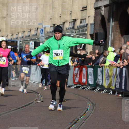 05.10.2025 - 20. swb-Marathon Bremen Strokosch-Dieckow http://msf.ph/oto/9248441 05.10.2025 11:00:05 Ziel 7621, 9005, 9603, 9604, 9611, 9666, 10138, 10311, 10345, 10489, 10572, 10889, 11026, 11125, 11266, 11600, 11713 meine-sportfotos.de